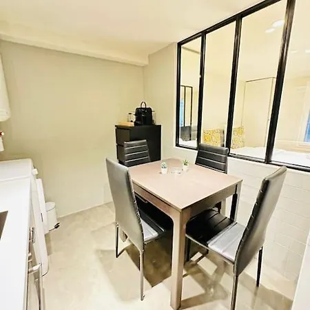 Great Flat In Center Of Apartment Paris