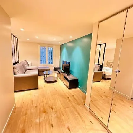 Great Flat In Center Of * פריז